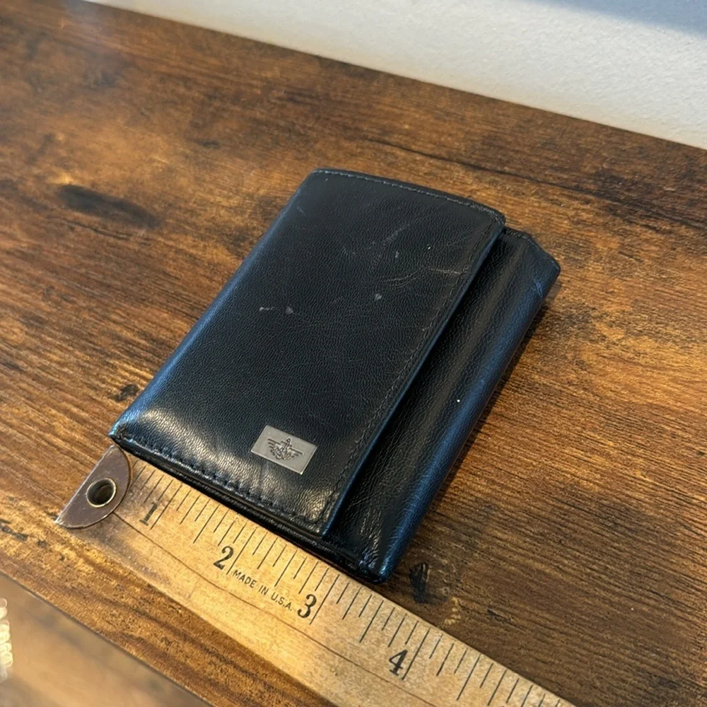 Men’s Docker’s Leather Wallet- black broken in light weight